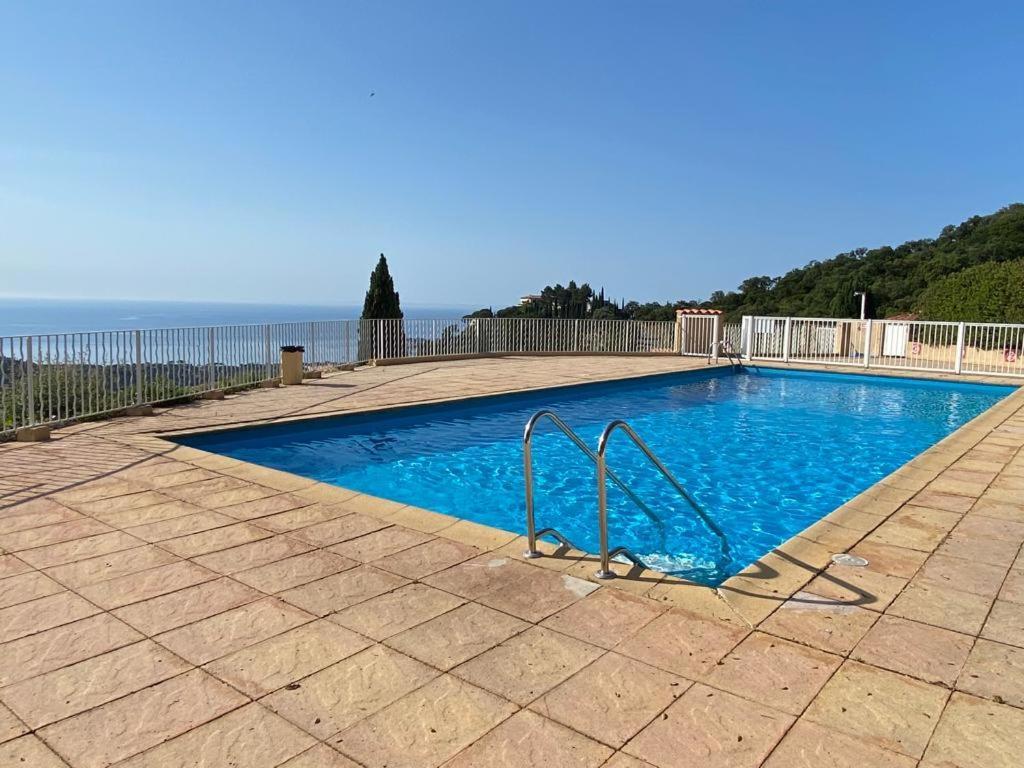 Location Vacance Vue Mer 4 A 6 Personnes Cavalaire-sur-Mer Exteriör bild